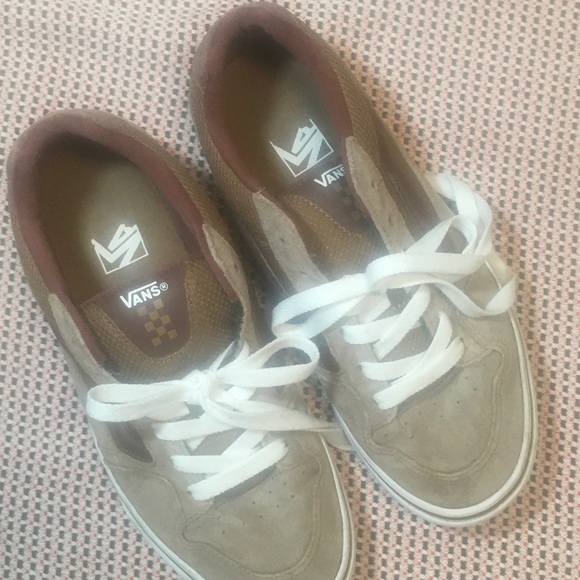 VANS - Picture 3 of 6